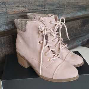 Women's Lace-Up Ankle Boots - Pink